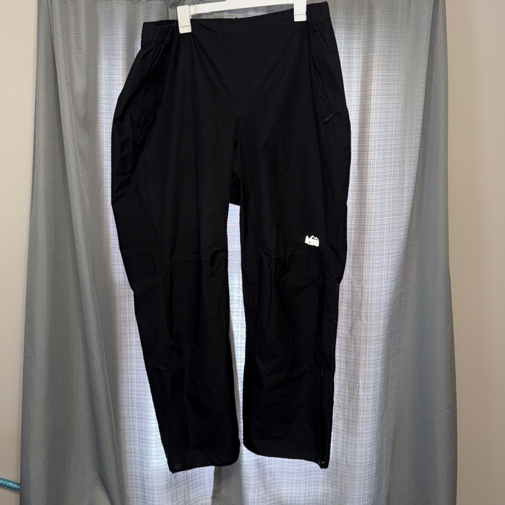 REI Black women’s rain Pants 2XL - Picture 2 of 7